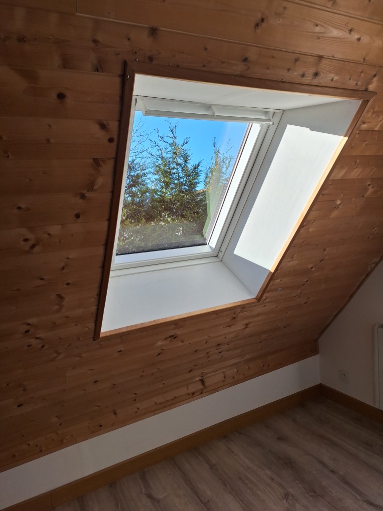 Remplacement d’un VELUX à LA CHAPELLE DU LOU DU LAC près de Rennes