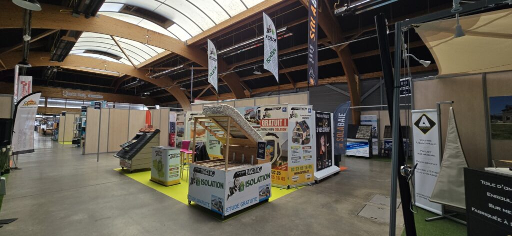 Stand Bretic isolation comble salon de l'habitat et immobilier de Saint Malo