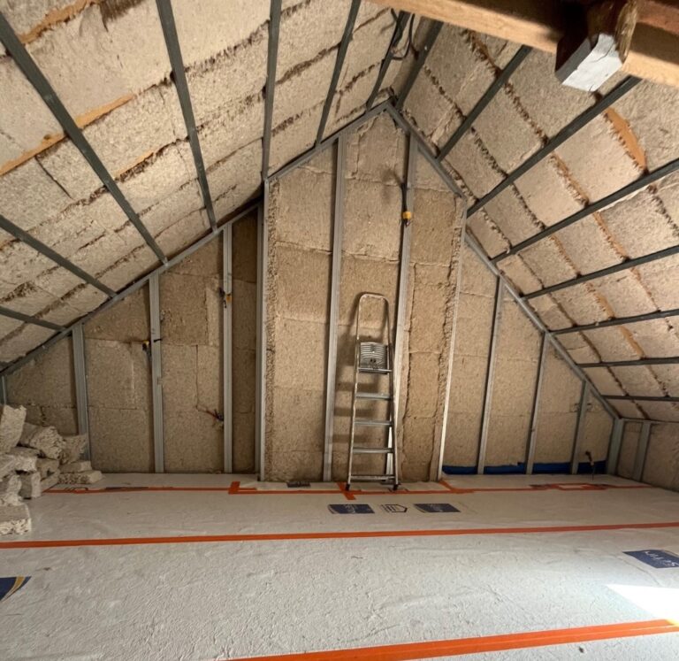 Isolation biosourcée des rampants près de Rennes.